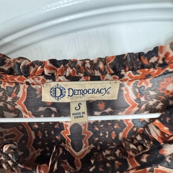 Democracy Top. - Picture 2 of 2